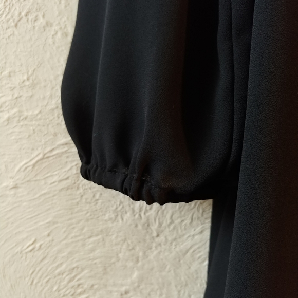 Cold-shoulder button-up long-sleeve dress - Picture 6 of 8